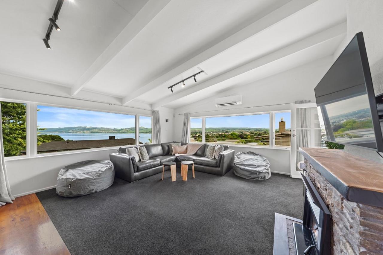Hilltop House - Taupo Exterior photo